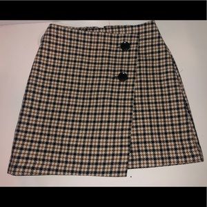 H&M skirt it’s used but it is in great conditions